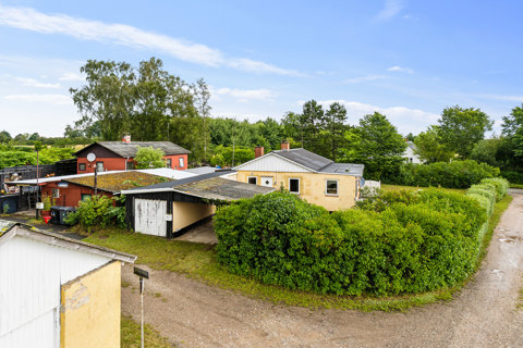 LYS VILLA I LANDLIGE OMGIVELSER