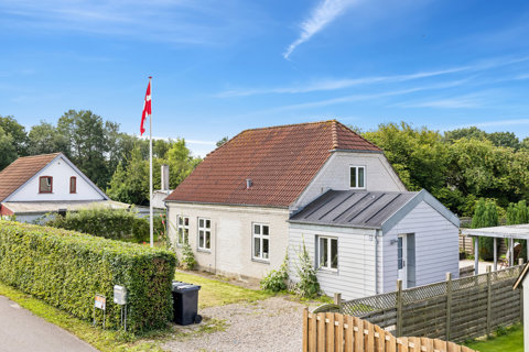 CHARMERENDE VILLA MED GENNEMGRIBENDE ISTANDSÆTTELSER