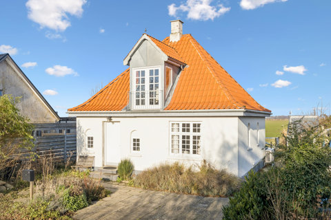 CHARMERENDE HUS UD TIL ÅBNE MARKER