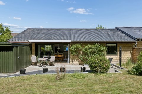TOTALRENOVERET ENDERÆKKE MED LYS INDRETNING OG NATURSKØN