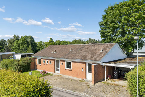 SKØN ET-PLANS VILLA MED GOD PLANLØSNING!