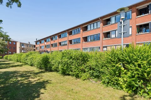 3 værelses med altan tæt på Glostrup Station