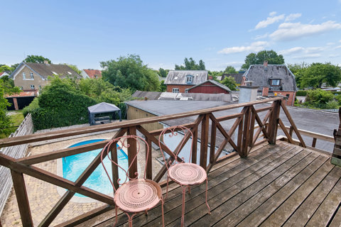 Velholdt villa med pool og mulighed for erhverv