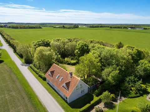 Landlig idyl med egen skov – tæt på Nors