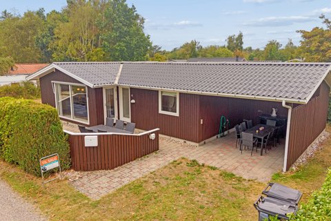 HØJT TIL LOFTET OG KORT TIL VANDET VED BJERGE SYDSTRAND